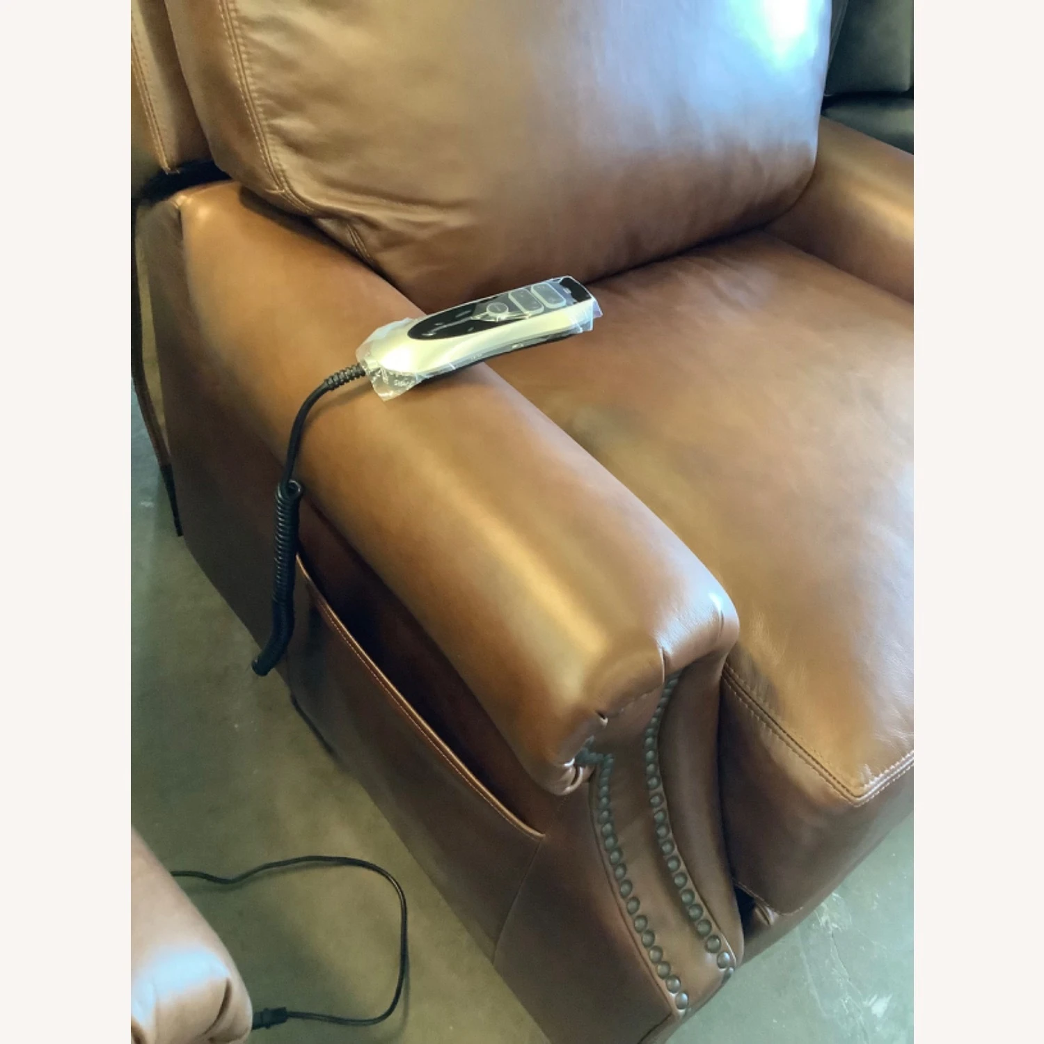 Pottery Barn James Roll Arm Leather Power Lift Recliner Pottery Barn James Roll Arm Leather Power Lift Recliner -Pottery Barn 1500 1500 frame 0 442